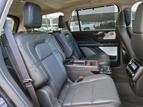 Used 2024 Lincoln Aviator Reserve w/ Equipment Group 201A AWD/4WD image 17