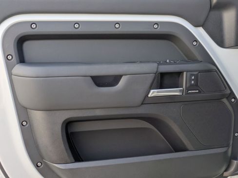 Used 2025 Land Rover Defender 110 S image 12