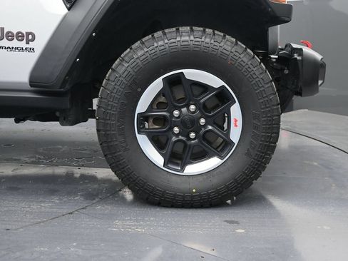 Used 2022 Jeep Wrangler Unlimited Rubicon w/ LED Lighting Group AWD/4WD image 37