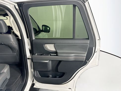 Used 2025 Ford Expedition Active AWD/4WD image 33