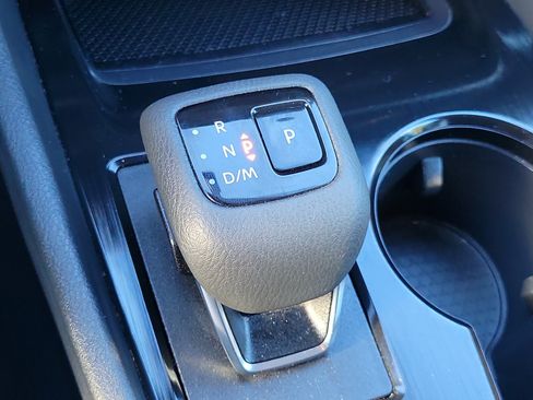 Used 2024 Nissan Rogue S FWD image 32