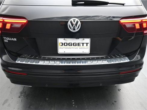Used 2021 Volkswagen Tiguan SE R-Line w/ 3-Row Tiguan MDO Package image 16