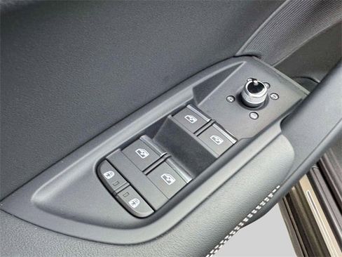 Used 2023 Audi Q5 2.0T Prestige w/ Prestige Package image 18