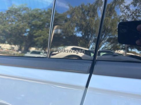 Used 2021 Volkswagen Tiguan SE R-Line image 29