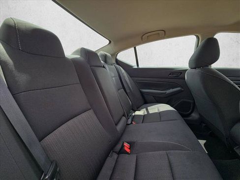Used 2025 Nissan Altima 2.5 SV FWD image 17