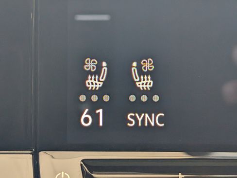 Used 2025 Volkswagen Atlas Cross Sport SEL image 33