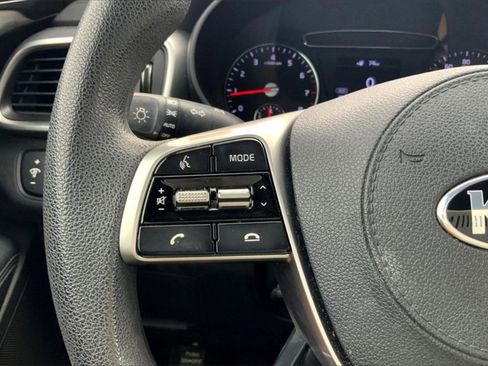 Used 2020 Kia Sorento LX image 19