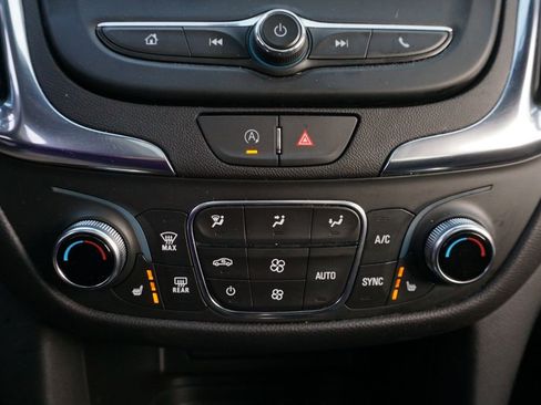 Used 2024 Chevrolet Equinox LT FWD image 15