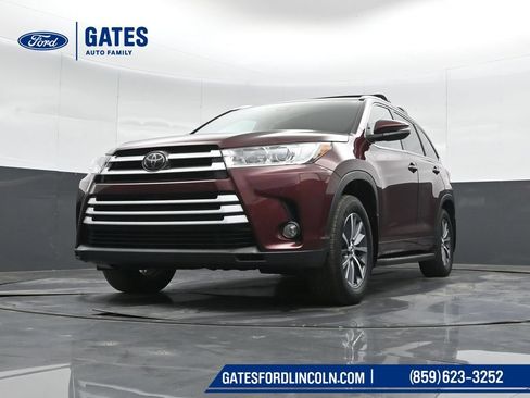 Used 2017 Toyota Highlander XLE AWD/4WD image 46