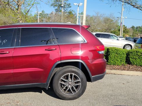 Used 2019 Jeep Grand Cherokee Laredo w/ Laredo X Package image 21