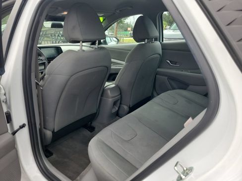 Used 2024 Hyundai Elantra SE FWD image 8