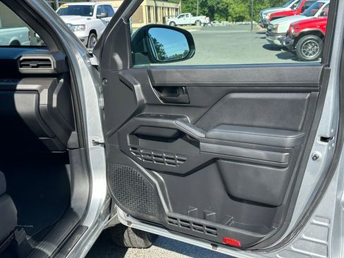 Used 2024 Toyota Tacoma SR5 AWD/4WD image 17