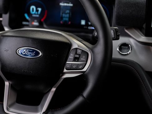 Used 2025 Ford Explorer Active image 27