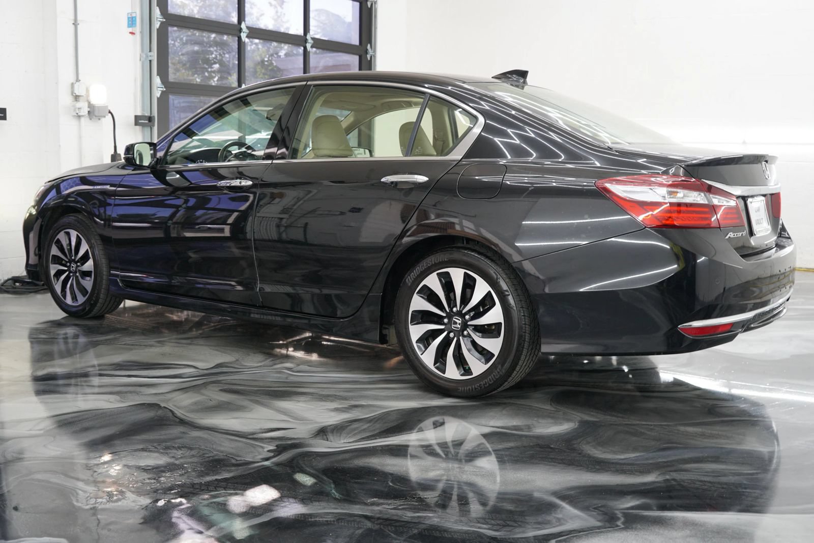 Used 2017 Honda Accord Touring image 38