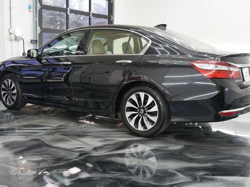 Used 2017 Honda Accord Touring image 38