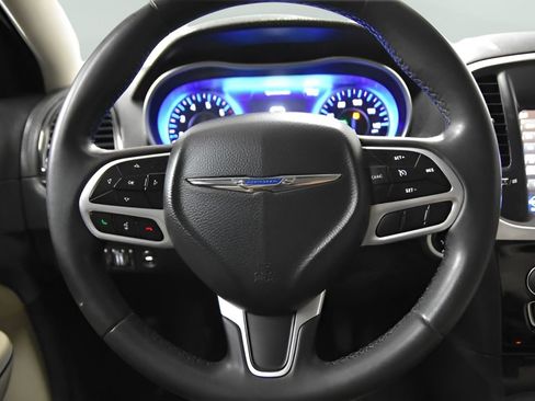 Used 2023 Chrysler 300 Touring w/ Sport Appearance Package image 10