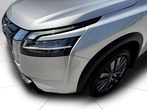 Used 2023 Nissan Pathfinder SL w/ SL Premium Package image 11