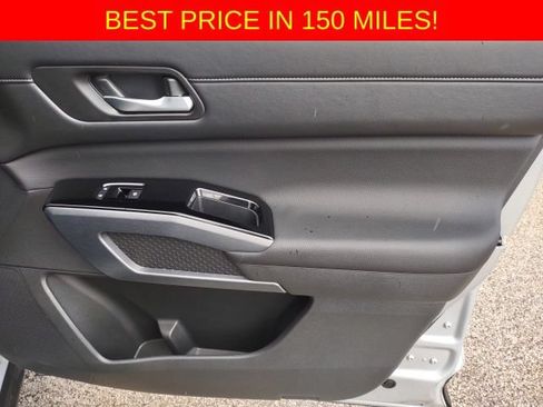Used 2025 Nissan Pathfinder SL AWD/4WD image 24