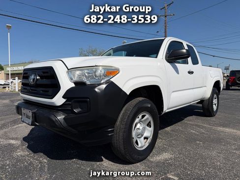 Used 2017 Toyota Tacoma SR image 1