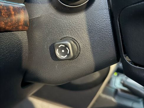 Used 2013 Toyota Land Cruiser image 22