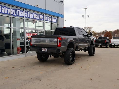 Used 2023 Ford F250 Platinum w/ FX4 Off-Road Package image 3