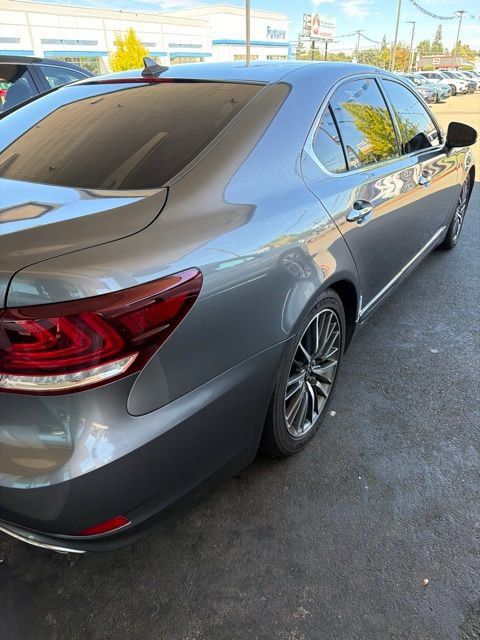 Used 2013 Lexus LS 460 w/ F-Sport Pkg RWD image 5