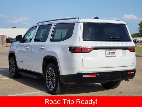 Used 2024 Jeep Wagoneer Series II w/ Flexible Seating Group RWD image 4