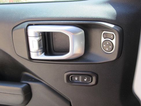 Used 2018 Jeep Wrangler Unlimited Sport S AWD/4WD image 36