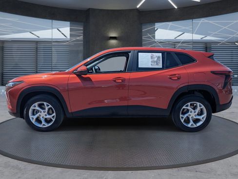 Certified 2024 Chevrolet Trax LS w/ LS Convenience Package FWD image 3