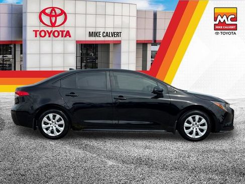 Used 2025 Toyota Corolla LE FWD image 6