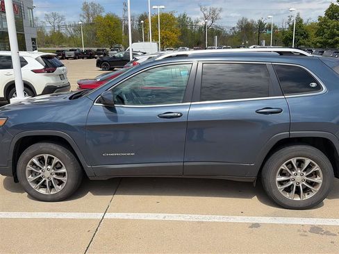 Used 2019 Jeep Cherokee Latitude Plus AWD/4WD image 5