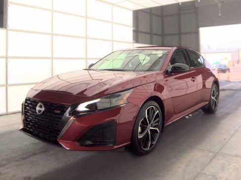 Used 2025 Nissan Altima 2.5 SR AWD/4WD image 2