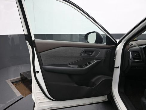 Used 2023 Nissan Rogue S AWD/4WD image 18
