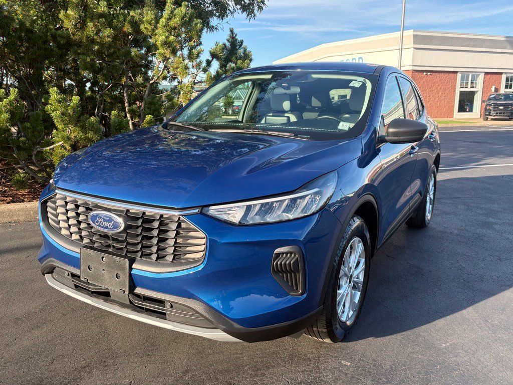 Used 2023 Ford Escape Active AWD/4WD image 1