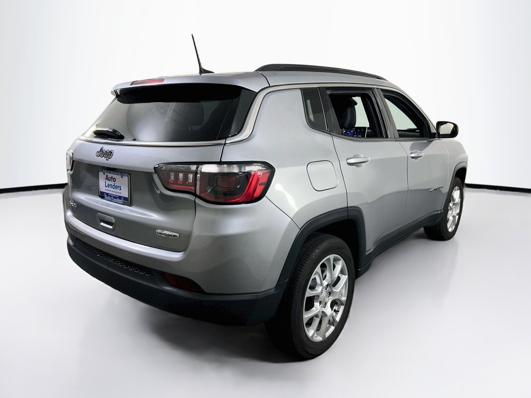 Used 2023 Jeep Compass Latitude AWD/4WD image 5