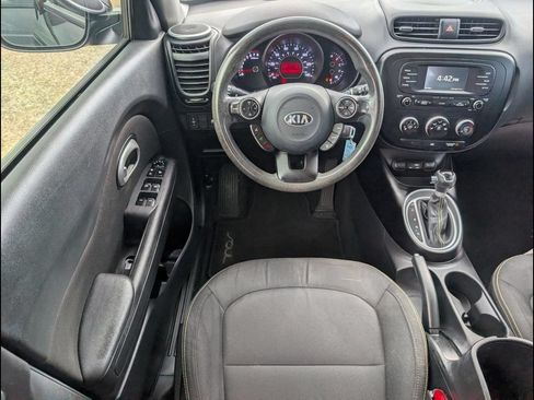 Used 2016 Kia Soul + FWD image 11