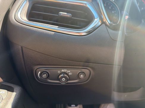 Used 2024 Chevrolet Equinox Premier image 21