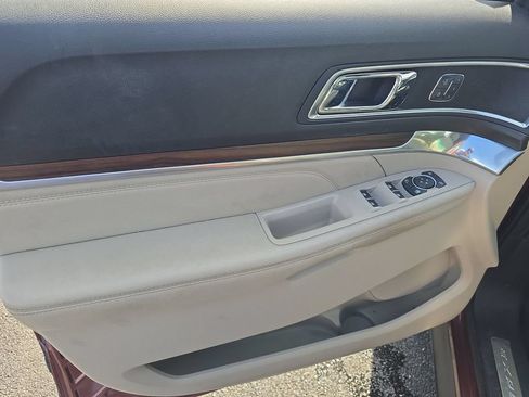 Used 2018 Ford Explorer Limited w/ Equipment Group 301A FWD image 28