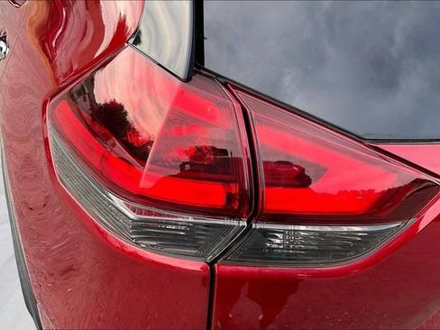 Used 2019 Nissan Rogue SV FWD image 21
