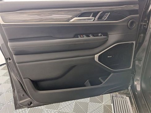 Used 2022 Jeep Wagoneer Series III w/ Premium Group I image 10