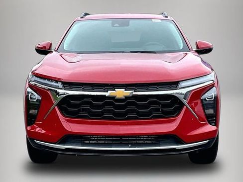 Used 2026 Chevrolet Trax LT w/ LT Convenience Package FWD image 3