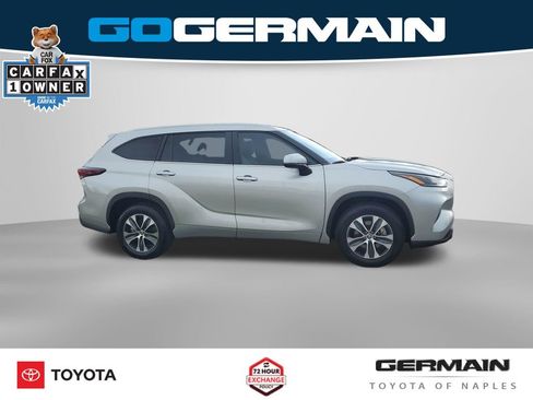 Used 2024 Toyota Highlander XLE FWD image 7