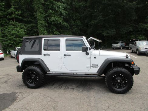 Used 2015 Jeep Wrangler Unlimited Sport w/ Quick Order Package 23S AWD/4WD image 4