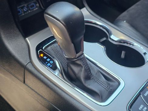 Used 2022 Jeep Grand Cherokee Laredo X AWD/4WD image 37