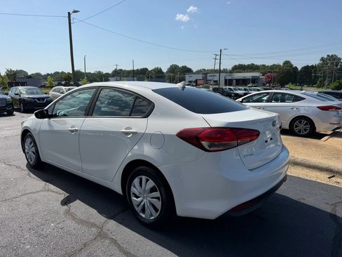 Used 2017 Kia Forte LX FWD image 5