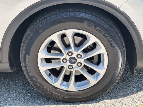 Certified 2021 Ford Escape SE FWD image 12