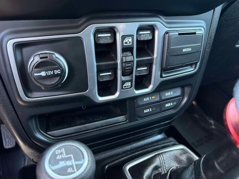 Used 2018 Jeep Wrangler Unlimited Sport S AWD/4WD image 12
