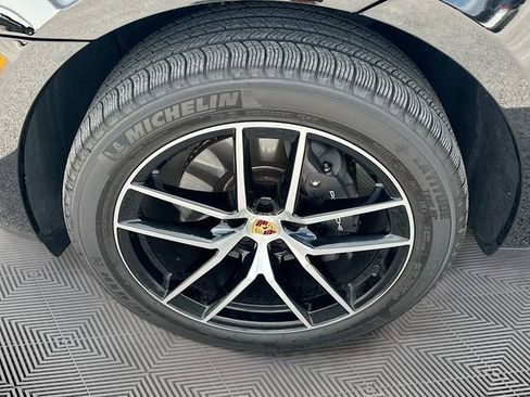 Used 2024 Porsche Macan Turbo AWD/4WD image 32
