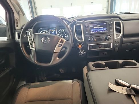 Used 2019 Nissan Titan S image 9