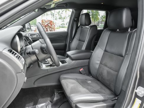 Used 2019 Jeep Grand Cherokee Altitude RWD image 8